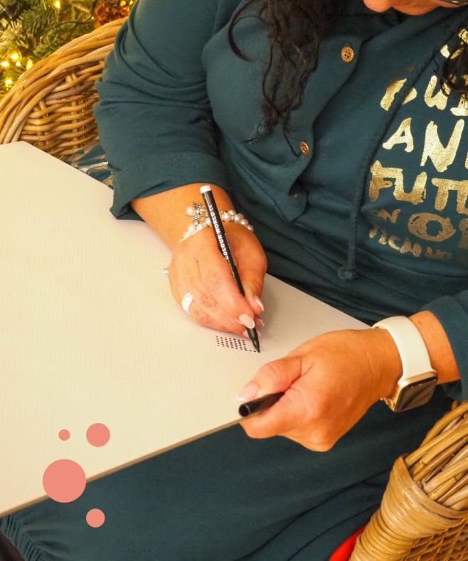 Klid, tečky a chvíle pro sebe. ✨ Tečkování uklidňuje a přináší radost. Skvělý relax i dárek pod stromeček pro každého, kdo...